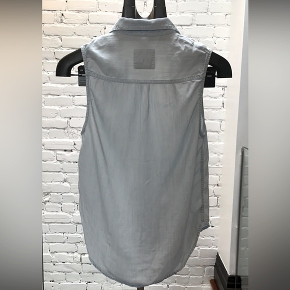 Light blue Abercrombie sleeveless shirt - Picture 4 of 5